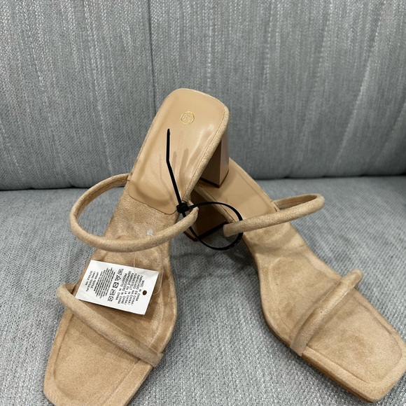 Elegant Tan Strappy Heels size 8.5 - Picture 2 of 4
